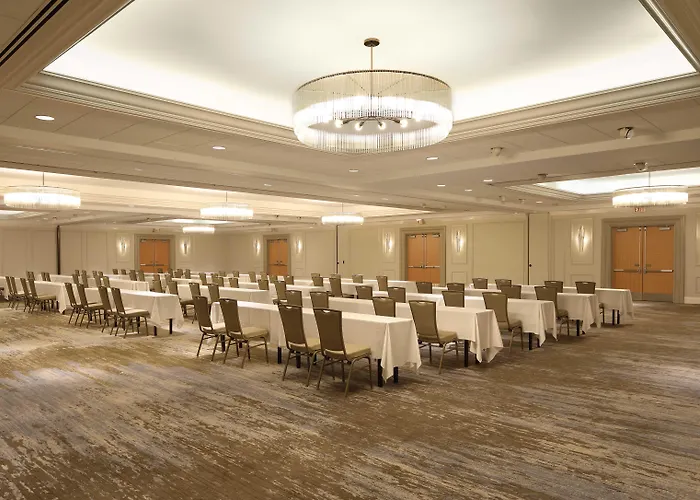 Signia Hilton Naples Grande Beach Resort